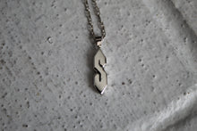 Load image into Gallery viewer, 90s S Necklace
