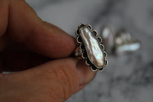 Load image into Gallery viewer, White Fresh Water Pearl Rings