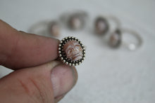 Load image into Gallery viewer, Skull carved Pearl Ring