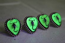Load image into Gallery viewer, Glowing Scorpion Ring