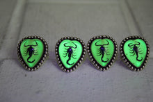 Load image into Gallery viewer, Glowing Scorpion Ring