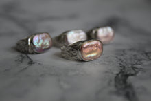 Load image into Gallery viewer, Casted Fresh Water Pearls Rings