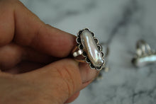 Load image into Gallery viewer, White Fresh Water Pearl Rings