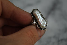 Load image into Gallery viewer, White Fresh Water Pearl Rings
