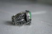 Load image into Gallery viewer, Alien Skull Ring size 11.5