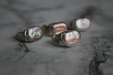 Load image into Gallery viewer, Casted Fresh Water Pearls Rings